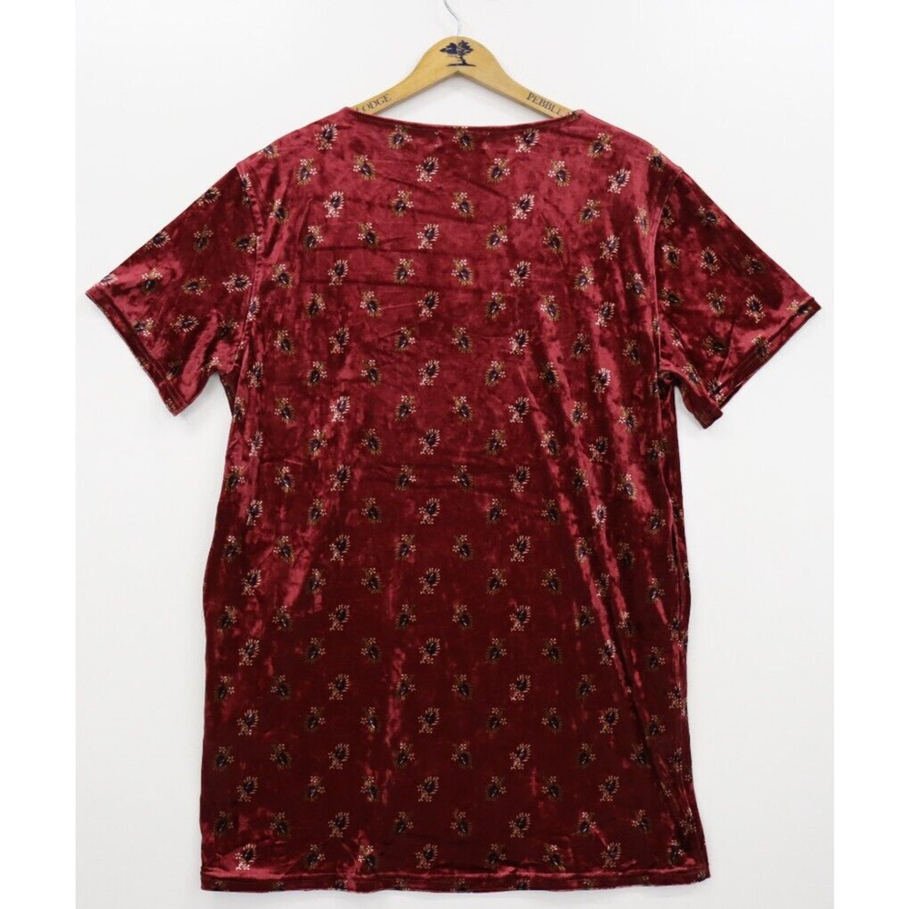 Women's Red V-Neck Short Sleeve Dress - Picture 10 of 11